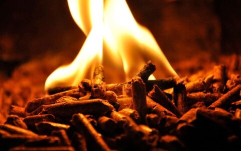 Holzpellets: Kostengünstig durch die kalte Jahreszeit